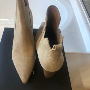 Kendall & Kylie | Finley Ankle Booties size 9